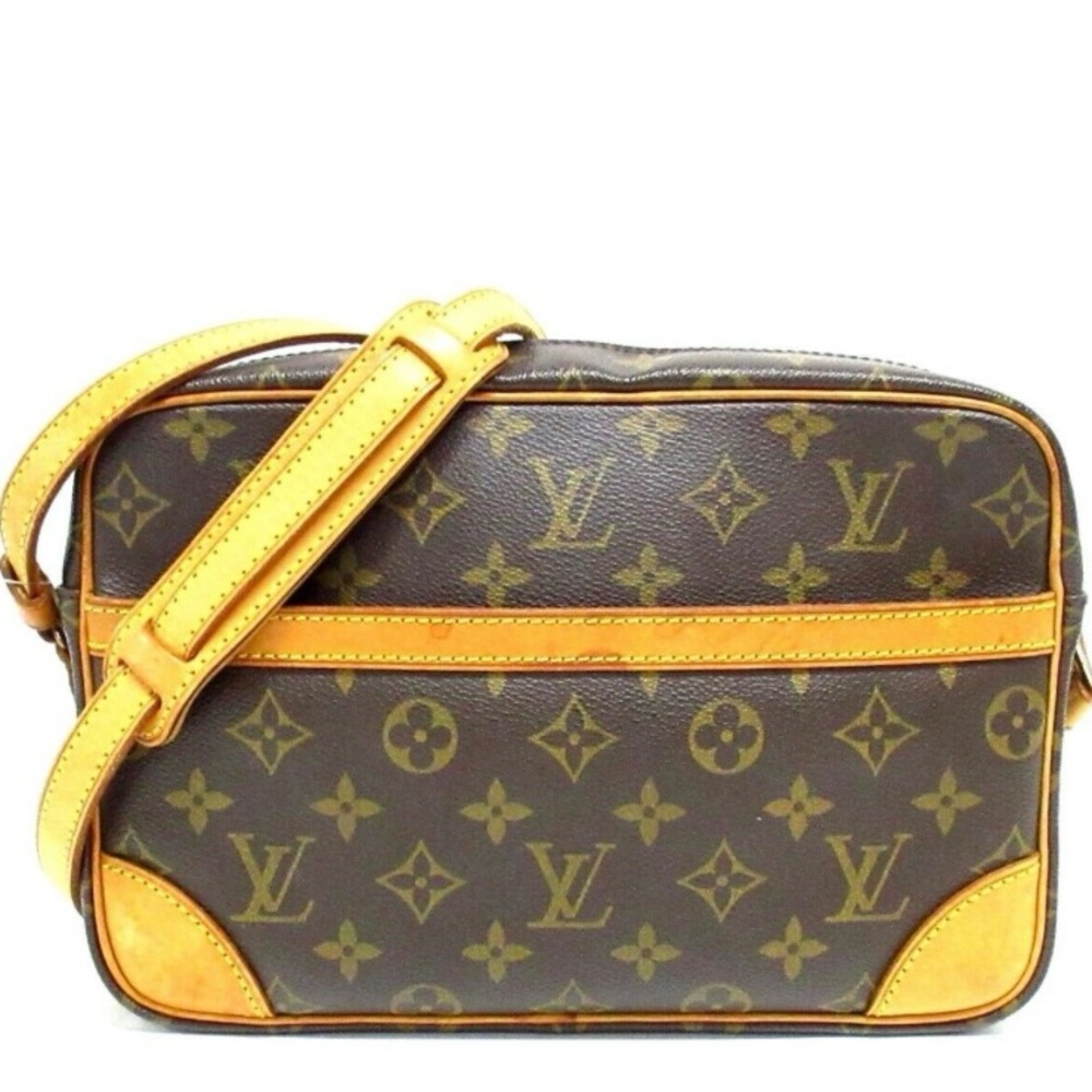 Louis Vuitton Trocadero 27 Monogram Crossbody in great pre-loved condition